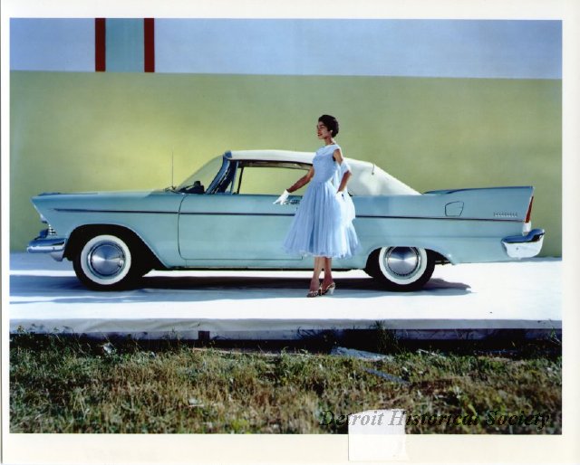 Chrysler resembling the 300C, 1955