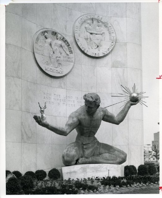 1963 : Detroit Statues Forever Linked by Prank