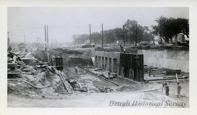 Davison Freeway construction, 1942