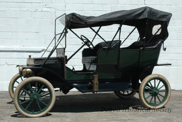 1911 Ford Model T Touring Car - 1982.094.001