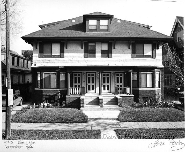 Multi-unit home in West Village, 1984 - 2008.033.328