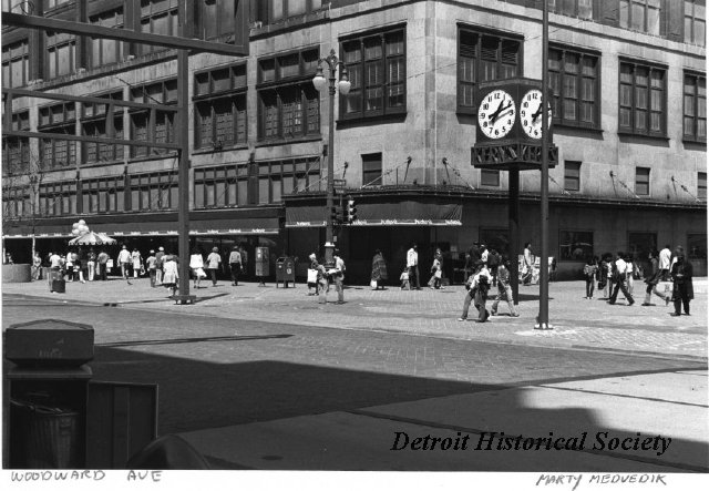 Kern's Clock at the corner of Woodward and Gratiot, 1970s - 2008.033.941
