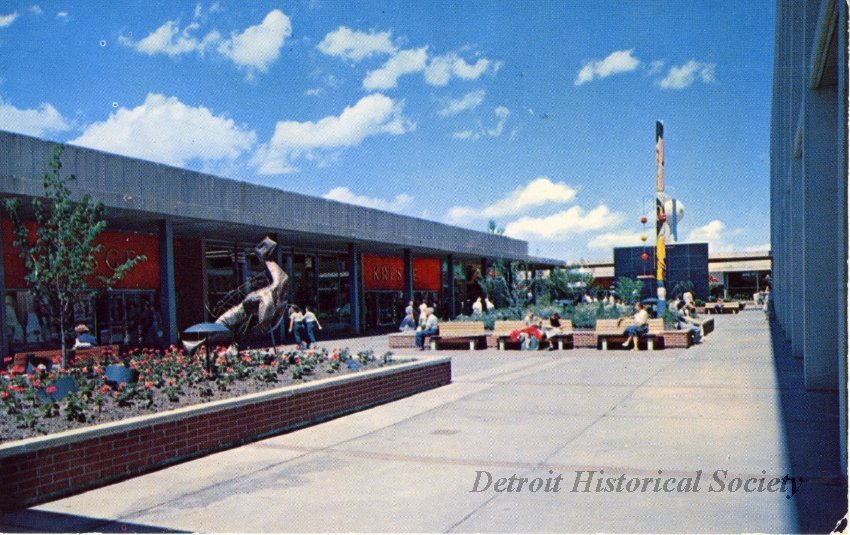 Postcard depicting Northland Center courtyard, c.1960 – 2011.036.159