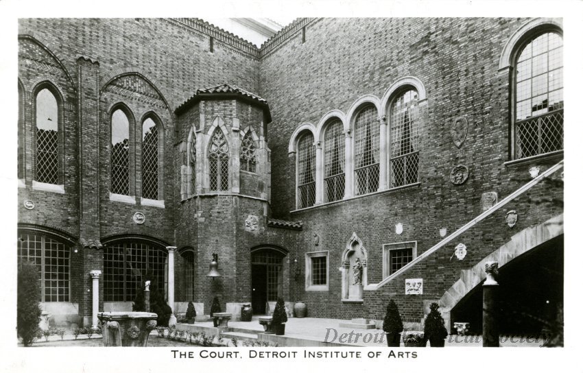 Photo postcard depicting Kresge Court at the DIA, c.1940 – 2012.020.030