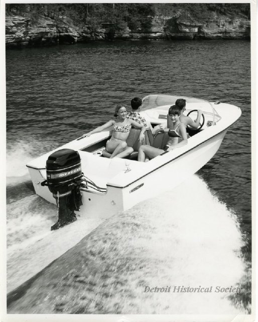 Photo of a Sea Ray Merc 650 runabout, 1968 - 2012.022.159