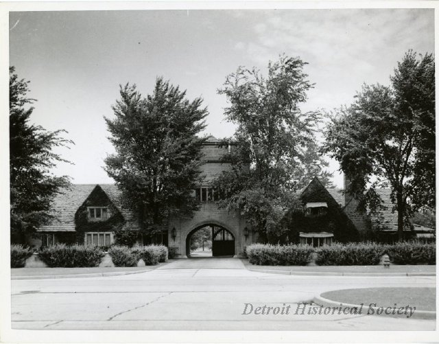 Edsel and Eleanor Ford House photo